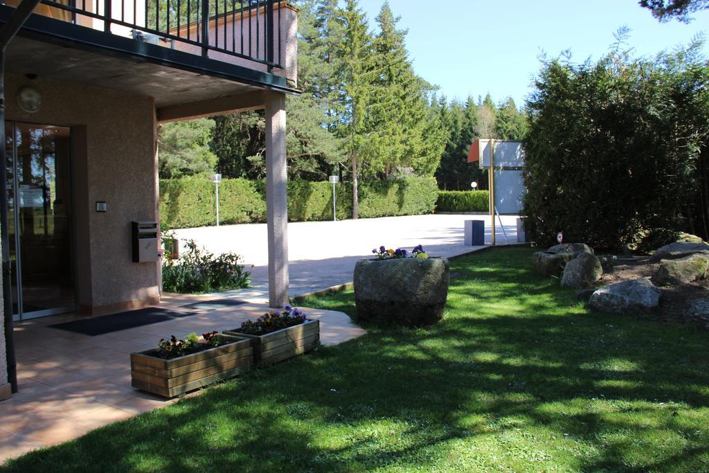 Hotel Restaurant Logis La Meridienne Anglards de Saint Flour ภายนอก รูปภาพ