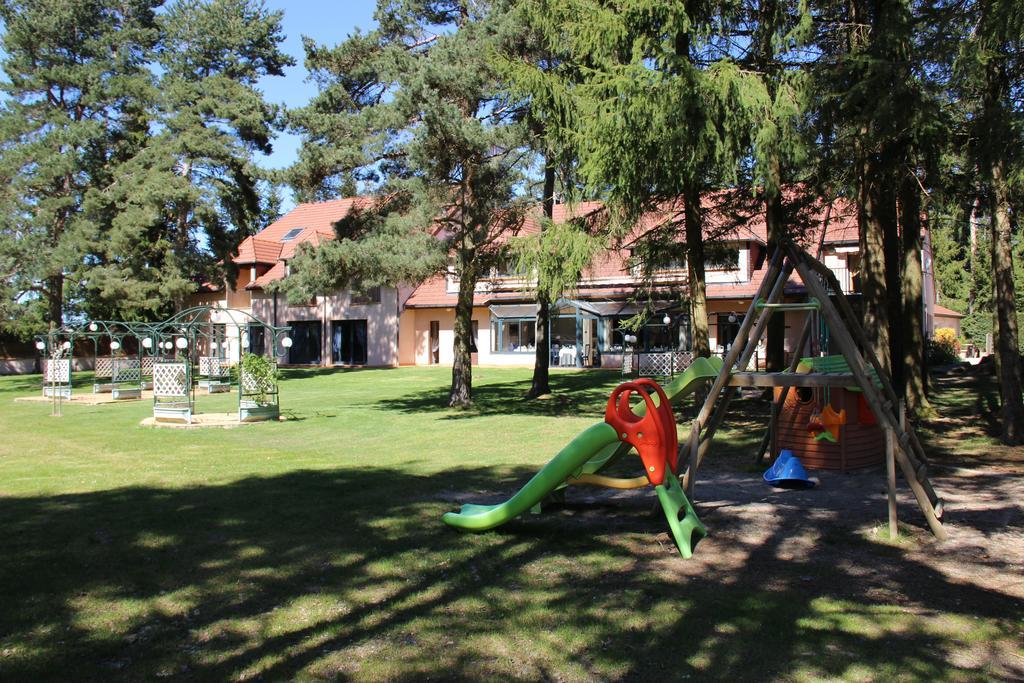 Hotel Restaurant Logis La Meridienne Anglards de Saint Flour ภายนอก รูปภาพ