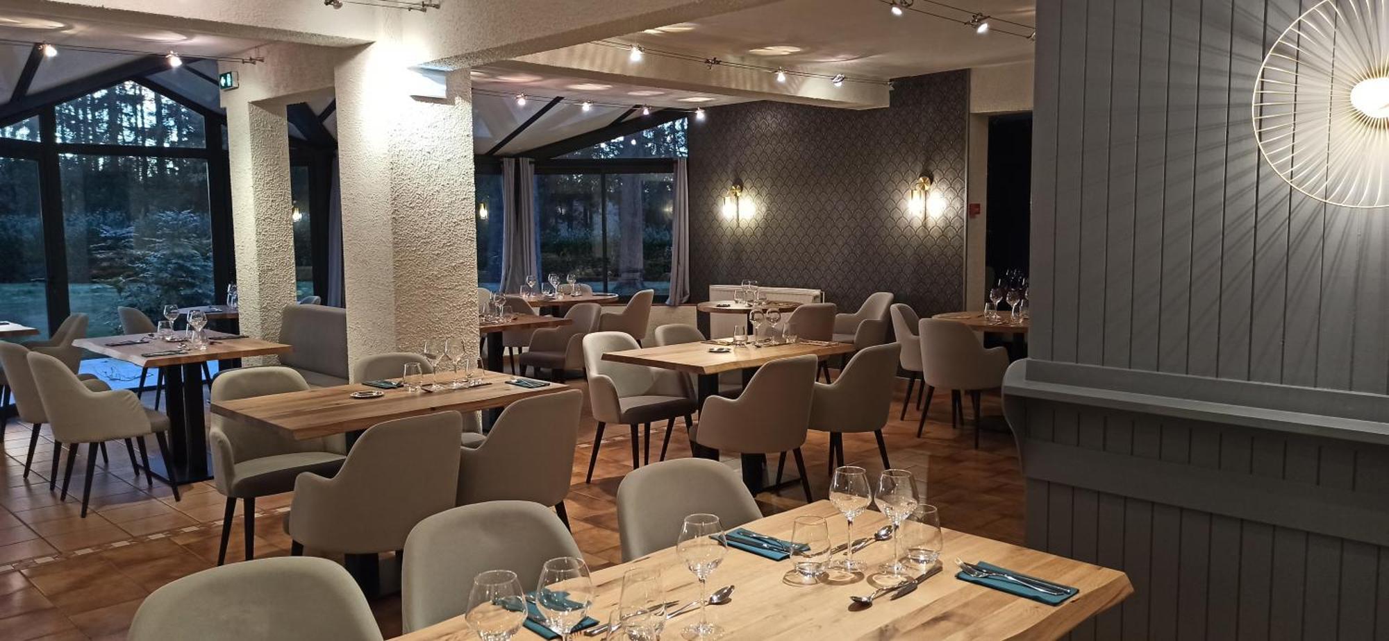Hotel Restaurant Logis La Meridienne Anglards de Saint Flour ภายนอก รูปภาพ