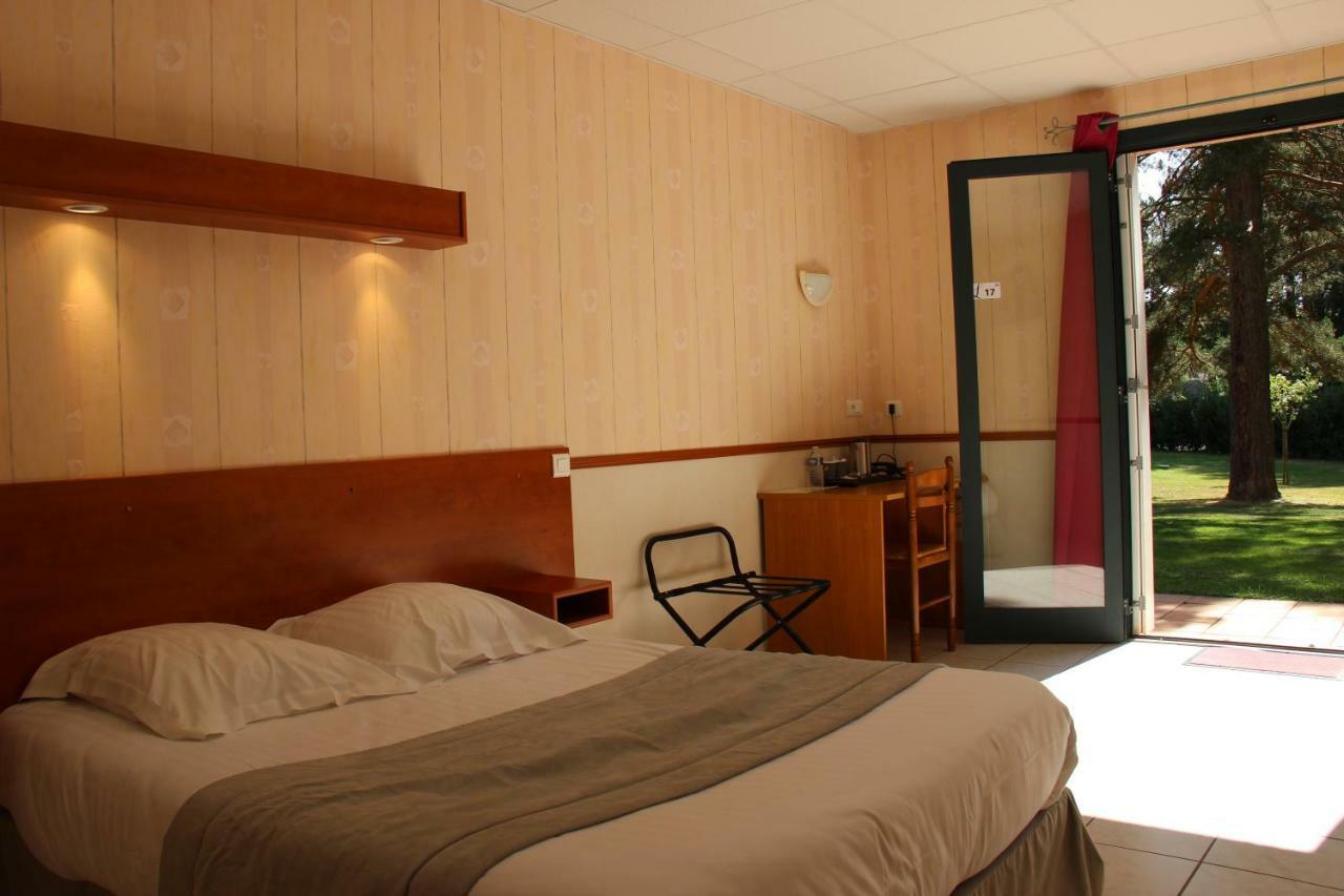 Hotel Restaurant Logis La Meridienne Anglards de Saint Flour ภายนอก รูปภาพ