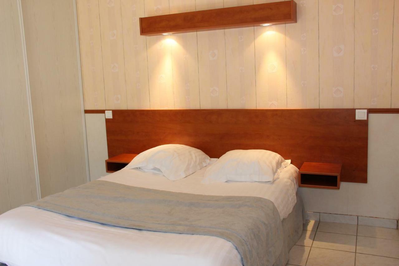 Hotel Restaurant Logis La Meridienne Anglards de Saint Flour ภายนอก รูปภาพ