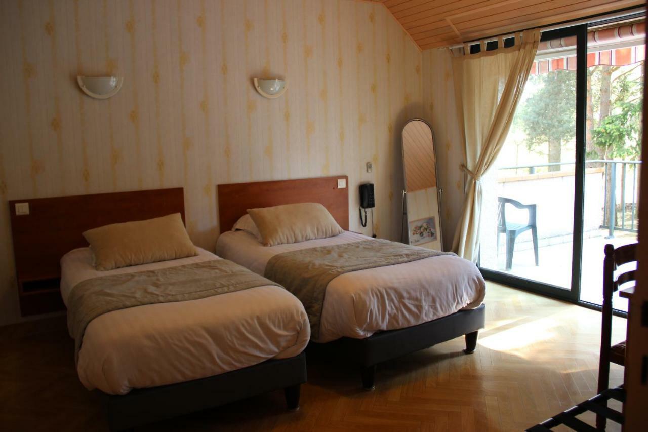 Hotel Restaurant Logis La Meridienne Anglards de Saint Flour ภายนอก รูปภาพ